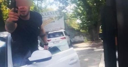 Kierowca w Poznaniu zajechał drogę rowerzyście. Wycelował do niego z pistoletu