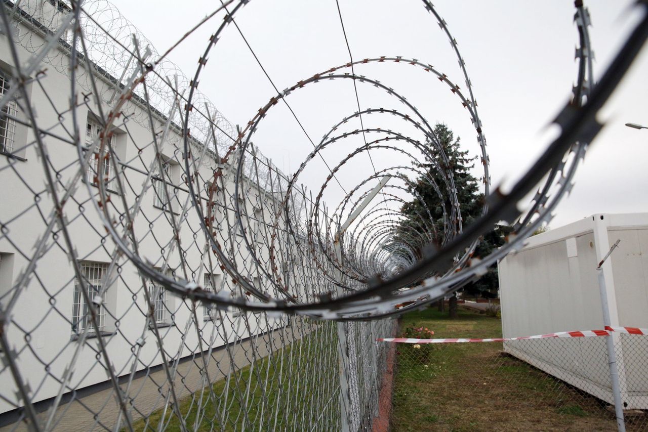 Łódź: Korupcja w straży więziennej. Dwaj funkcjonariusze zatrzymani