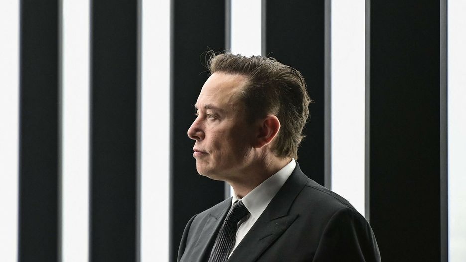 Elon Musk jest jednym z miliarderów, którzy wolą pracę w biurze