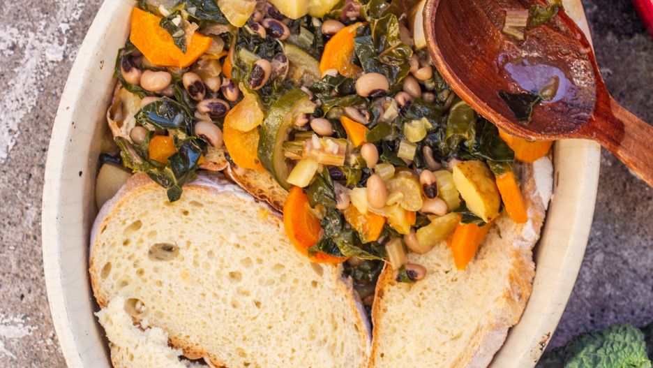 Ribollita - zupa z fasolą i kapustą