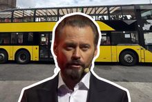 Krzysztof Stanowski i autokar kupiony przez Kanał Zero