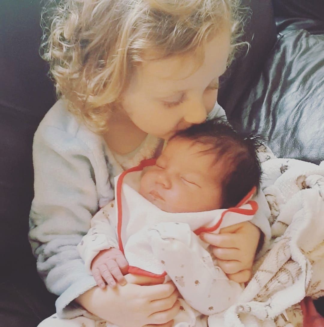 Emily ze swoją siostrą Sophie