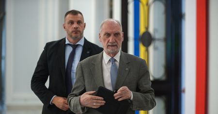 NIK ostro o podkomisji smoleńskiej. Jest odpowiedź Macierewicza