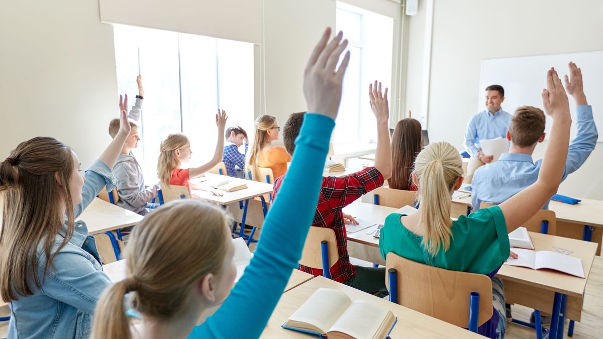 szkoła lekcja uczniowie