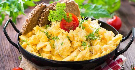 Jajecznica na parze. Prosta zmiana, a zupełnie inny smak dania
