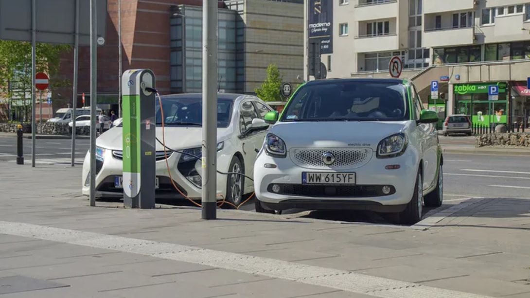 Z miliona aut elektrycznych do 2030 roku zostało 600 tys. do 2025 roku.