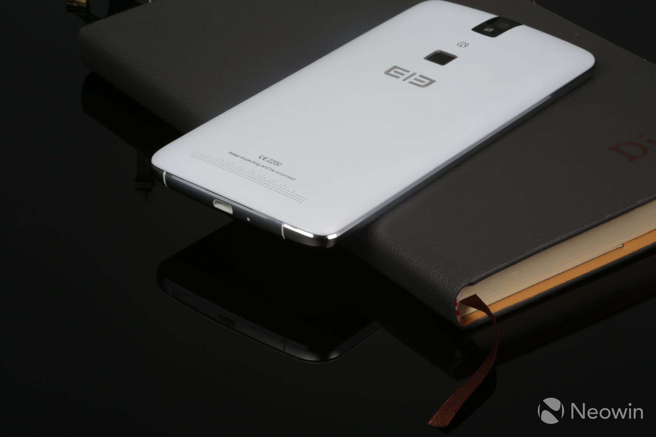 W skrócie: iPhone 6c na zdjęciu, tablet Samsunga z 4 GB RAM-u i Skrillex Live Case 5