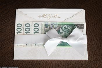 Ile włożyć do koperty na wesele? Takie kwoty obowiązują w 2026 r.