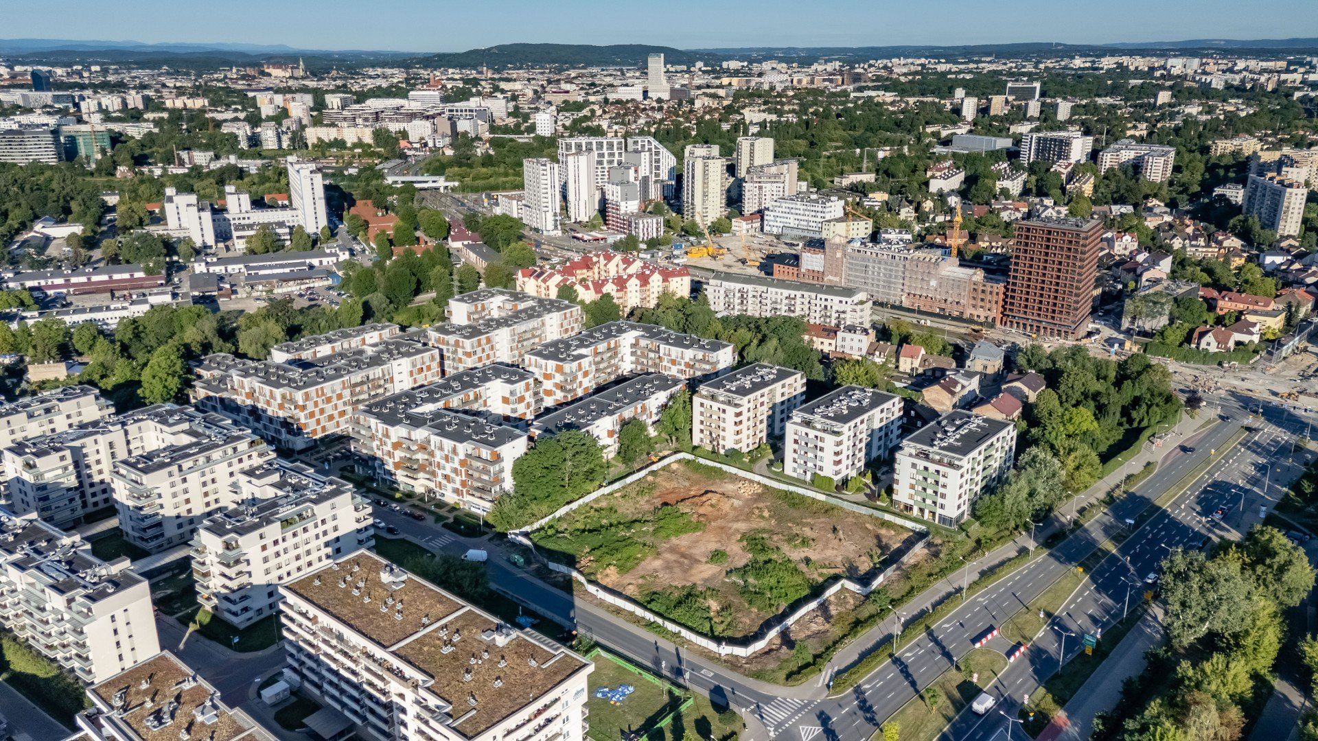 Działki gdzie wycięto drzewa u zbiegu Dąbskiej i Lema