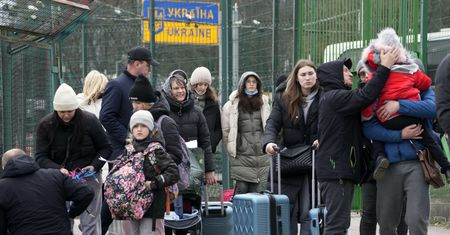 Godziny w kolejkach, tłok i bałagan. Reportaż z przejścia granicznego w Medyce