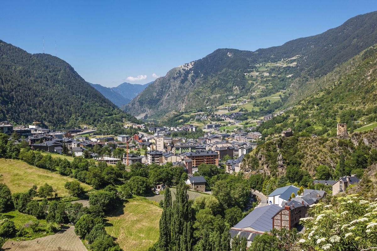 Andora położona jest w całości w Pirenejach