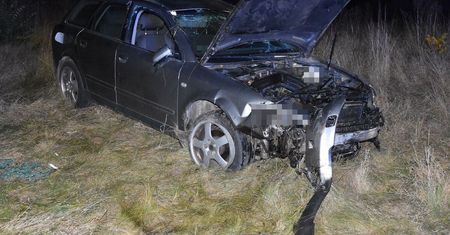 Wygnanów: Audi staranowało ogrodzenia dwóch posesji. Pijany 60-latek trafił do celi