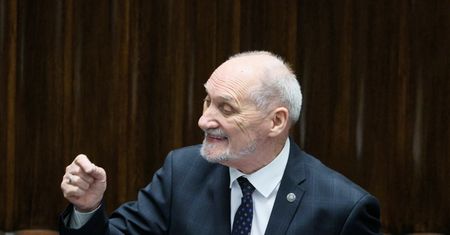 Dziwne zachowanie Macierewicza. Polityk nie chciał się tłumaczyć