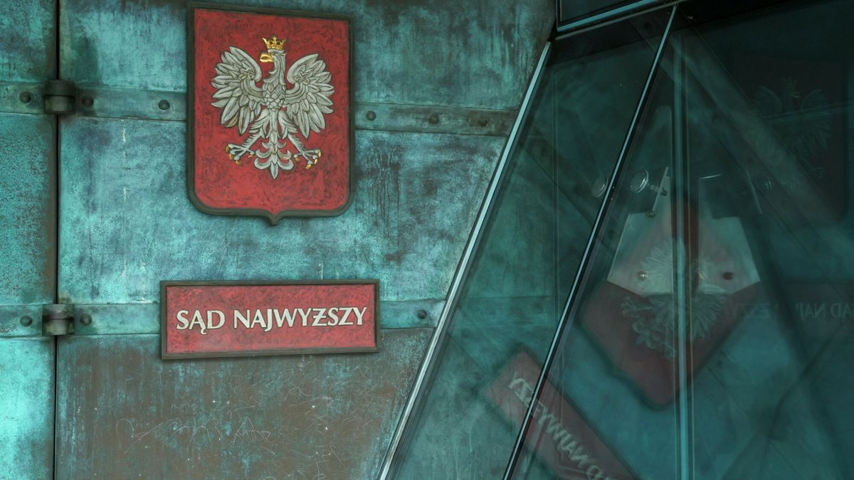 Trybuna? Stanu wraca do sprawy immunitetu s?dzi Manowskiej
Fot. Pawel Wodzynski/East News, 18.09.2025. Warszawa. Sedzia Piotr Andrzejewski zwolal posiedzenie trzyosobowego skladu Trybnualu Stanu, w sprawie immunitetu sedzi Malgorzaty Manowskiej. Prokuratura chce wylaczenia ze sprawy dwoch sedziow, w tym Piotra Andrzejewskiego, wskazujac na "uzasadniona watpliwosc" co do bezstronnosci prawnikow.
Pawel Wodzynski