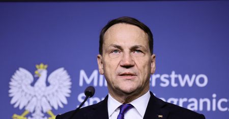Expose Sikorskiego przełożone. Czarzasty zabrał głos