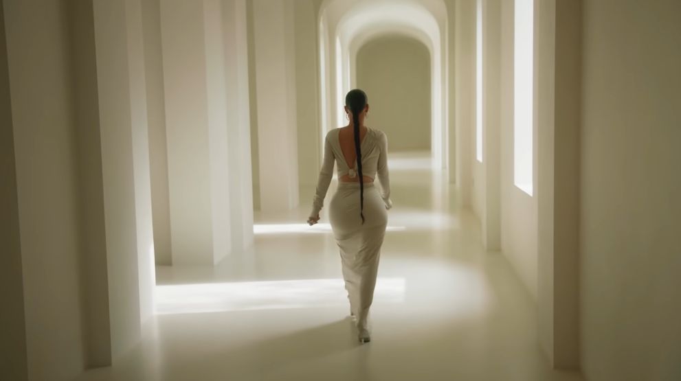 Kim Kardashian oprowadza po swojej willi