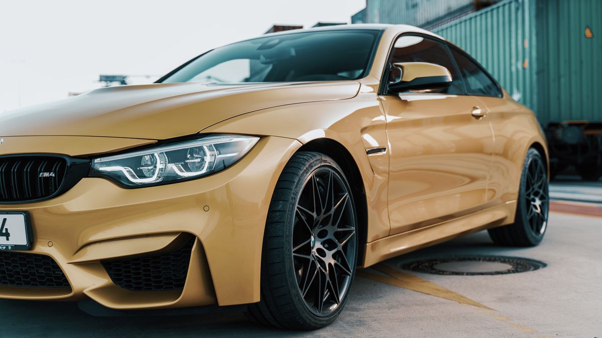 Koronawirus. Australijczycy, zamiast na wakacje, wydają oszczędności na luksusowe auta (zdj. ilustracyjne).