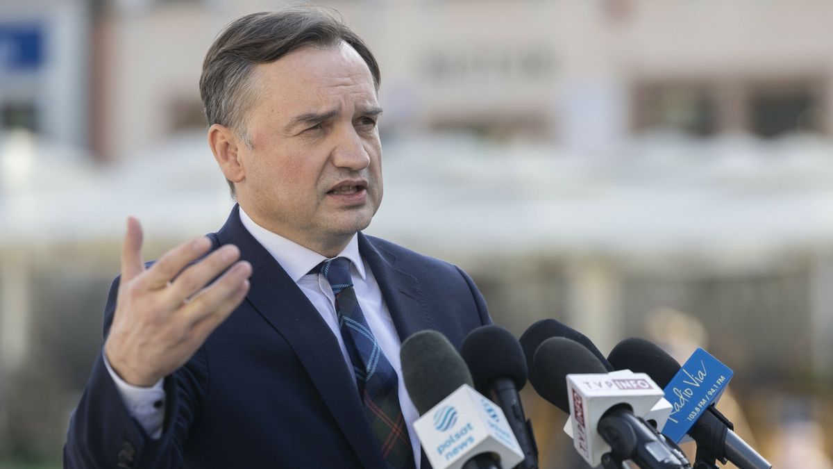 Zbigniew Ziobro w Rzeszowie
11.10.2023. Rzeszow. Spotkanie Zbigniewa Ziobro z mediami. N/z Zbigniew Ziobro - Minister Sprawiedliwosci Prokurator Generalny.                                      Fot. Grzegorz Bukala/REPORTER
Fot. Grzegorz Buka?a/REPORTER