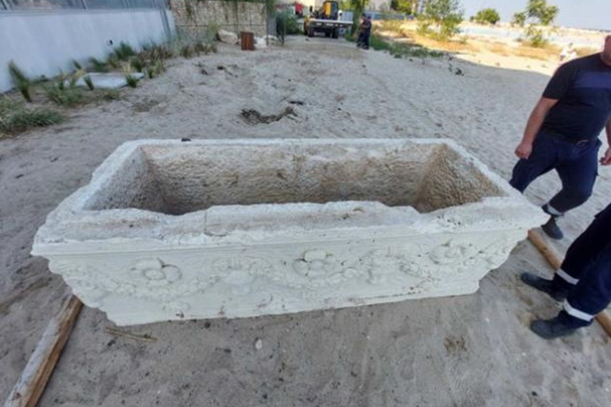 Ancient Roman sarcophagus uncovered on Bulgarian beach