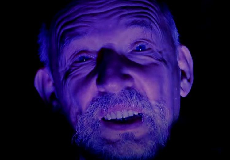 Janusz Korwin-Mikke bierze udział w Hot 16 Challenge