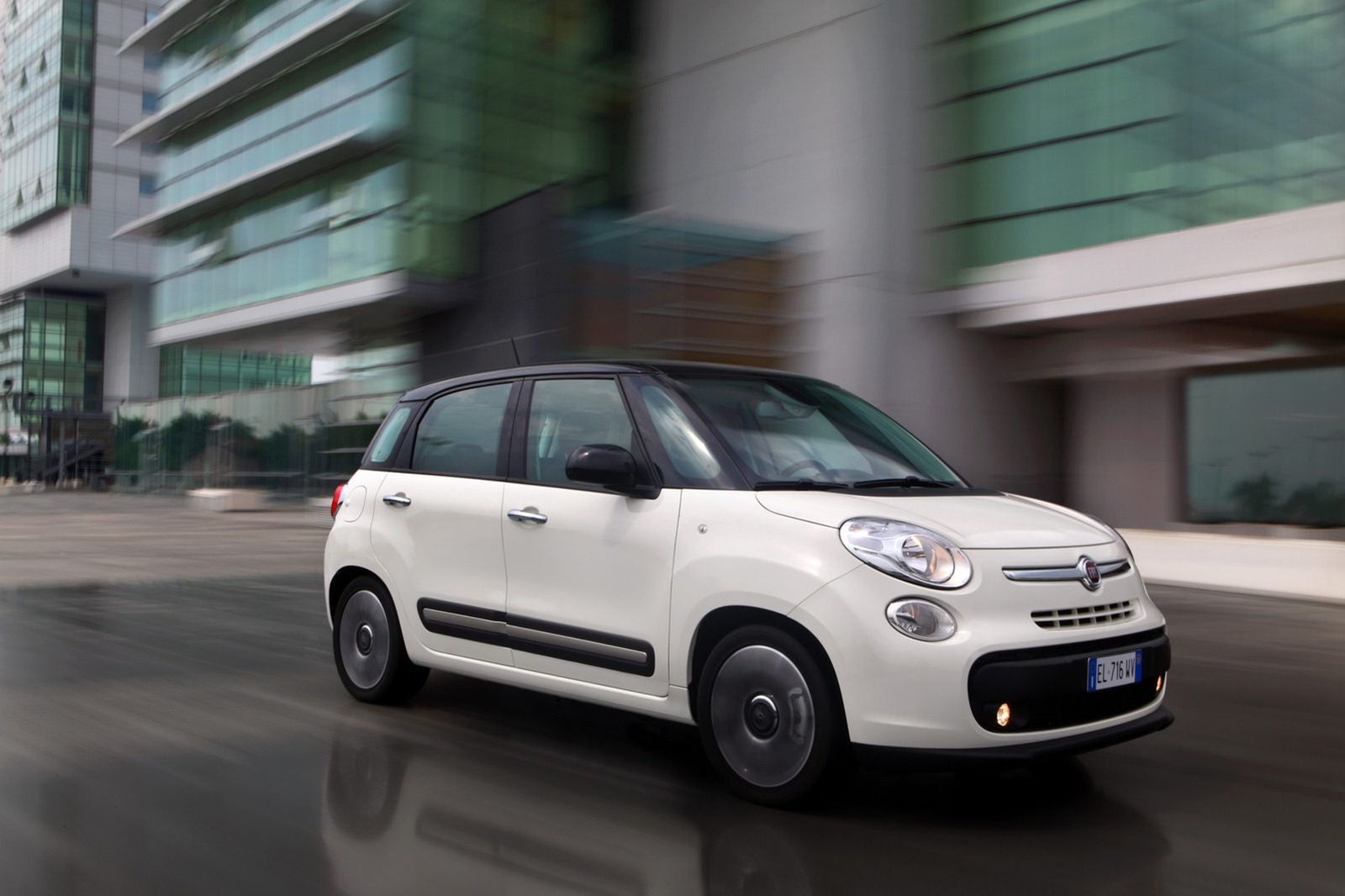 Fiat 500L - obszerna galeria zdjęć 21