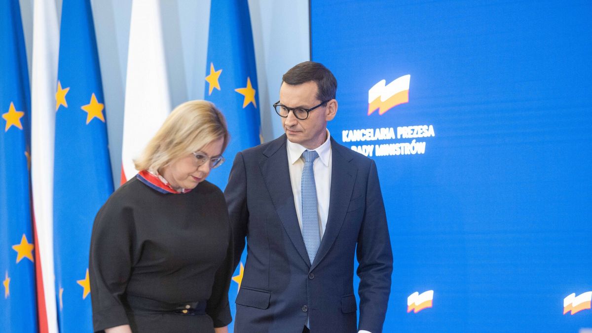 Konferencja premiera Mateusza Morawieckiego i ministr�w11.10.2022 Warszawa Konferencja premiera Mateusza Morawieckiego, ministra aktywow panstwowych Jacka Sasina, minister srodowiska Anny Moskwy i ministra rozwoju i technologii Waldemara Budy fot. Jacek Dominski/REPORTERn/z: Anna Moskwa, Mateusz MorawieckiJacek Dominski/REPORTER