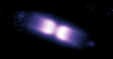 V445 Puppis pod lupą astronomów. Tlenowe "pociski" pędzą 30 mln km/h