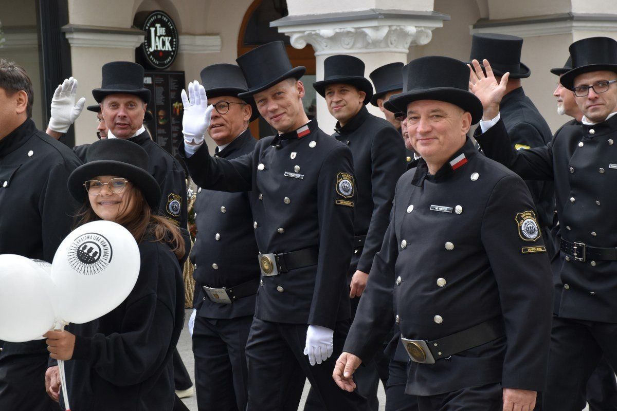 Mieszkańcy Kalisza łapali się za guziki. Kominiarze przemaszerowali ulicami miasta