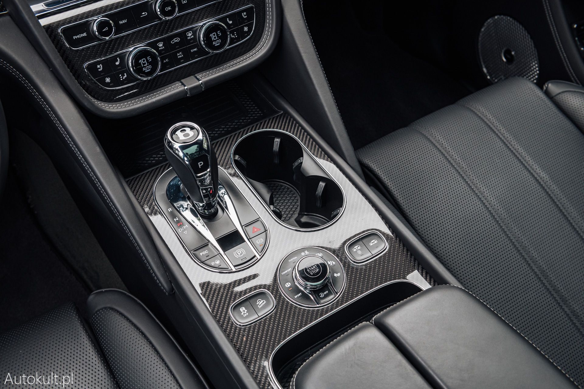 Range Rover (2022) vs Bentley Bentayga S (2022) vs Mercedes-Maybach GLS 600 (2022)