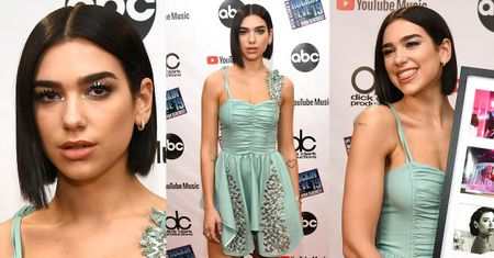 Dua Lipa udaje łyżwiarkę figurową w bardzo kusej sukience
