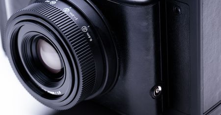 Lomo'Instant Wide – sensowny współczesny aparat natychmiastowy czy kolejny hipsterski wymysł?