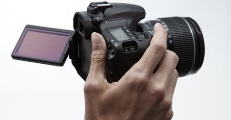 Canon EOS 60D z odchylanym ekranem i innymi bajerami