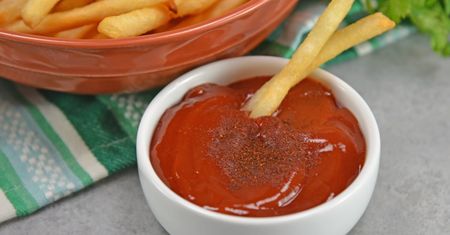 Sprawdź, ile łyżeczek cukru jest w popularnych produktach żywnościowych (WIDEO)