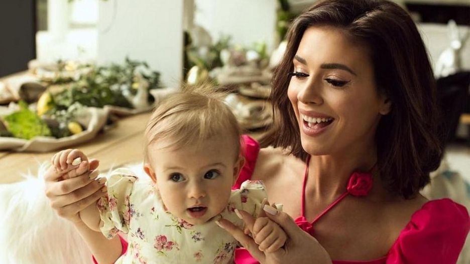 Klaudia Halejcio pojechała na wakacje bez dziecka. Internauci skrytykowali aktorkę