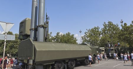 Rosyjski system Bastion uszkodzony. Rozbił się na barierach autostradowych