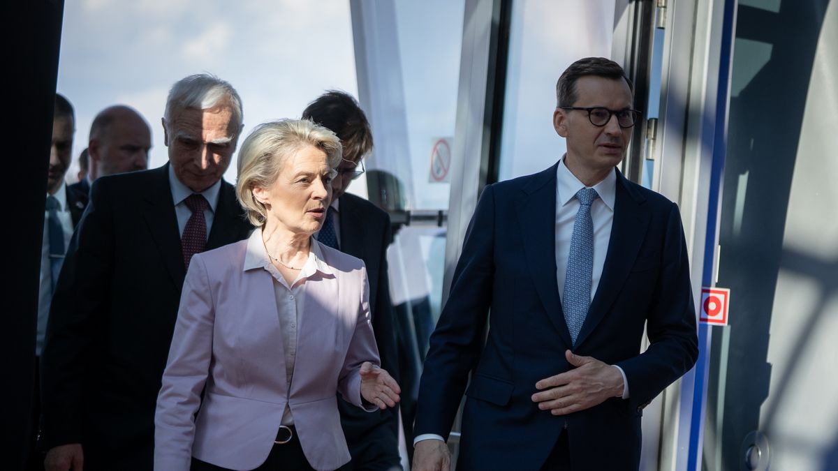 European Commission President Ursula von der Leyen and Polish Prime Minister Mateusz Morawiecki before a news conference at PSE (Polish Power Grids) headquarters in Konstancin-Jeziorna, Poland on June 2, 2022 (Photo by Mateusz Wlodarczyk/NurPhoto via Getty Images)