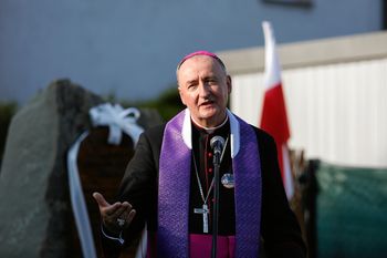 Kuria nie chce przepraszać za czyny pedofili. Woli płacić kary