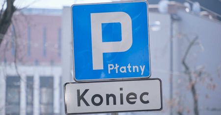 Mieszkańcy nie chcą strefy płatnego parkowania w swojej dzielnicy. Prezydent: „Na tym etapie prace przy tym temacie się kończą”