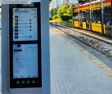 Warszawa. Elektroniczny rozkład jazdy nigdy nie skłamie. Chmura prześle dane na e-papier