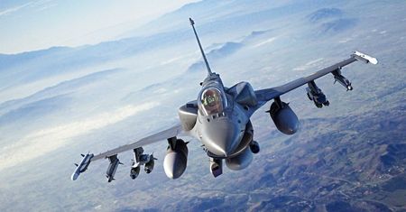 Umowa na modyfikację polskich F-16. Nowe możliwości dla Jastrzębi