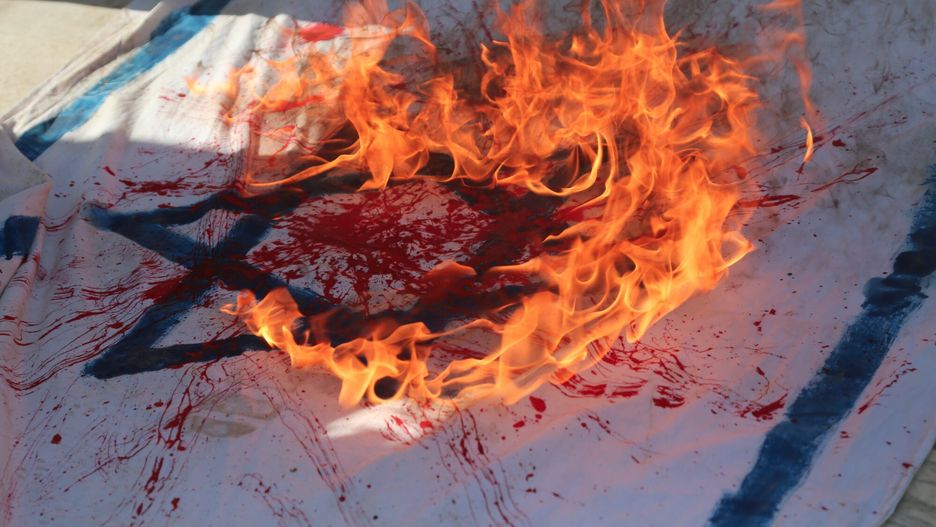 Demonstracje poparcia dla Palestyny na ?wiecie
People wave the Palestinian flag and burn the flag of Israel during a protest to express their solidarity with Gaza outside in front of the Tunisian parliamentTunis on november 2, 2023, amid the ongoing battles between Israel and the Palestinian group Hamas. 
Mohamed Hammi/Sipa Press//HAMMI_sipa.12405/Credit:Mohamed Hammi/SIPA/2311021758
Mohamed Hammi/SIPA