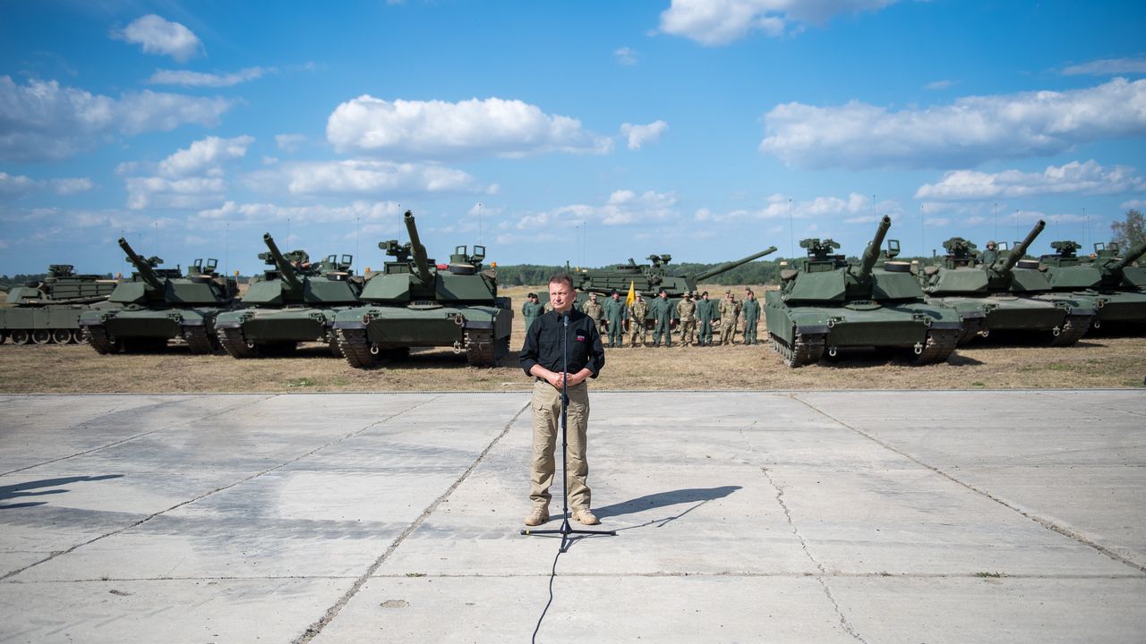 Mariusz Błaszczak podczas szkolenia na czołgach Abrams.