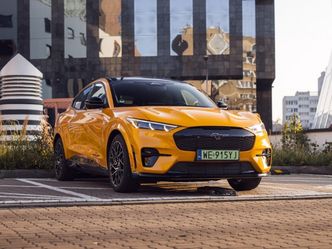 Ford Mustang Mach-E redefiniuje rynek samochodów elektrycznych. Oto sześć powodów