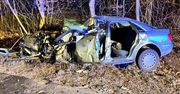 Małków: Czołowe zderzenie Audi z ciężarowym Iveco na drodze powiatowej