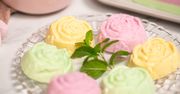 Pastelowe różyczki zrobisz z dwóch składników. Każdy się nimi zachwyci