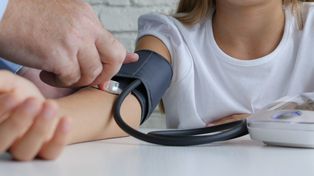 Liczba dzieci z nadciśnieniem się podwoiła. Eksperci alarmują