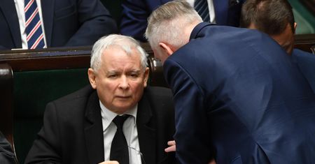 Koronawirus w Polsce. Wybory prezydenckie także osobiste, w lokalach? "PiS zlekceważyłoby rekomendacje ministra zdrowia"
