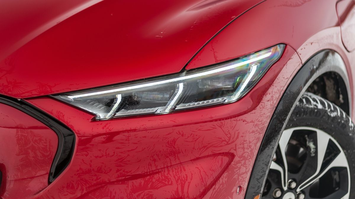 Ford Mustang Mach-E zimą