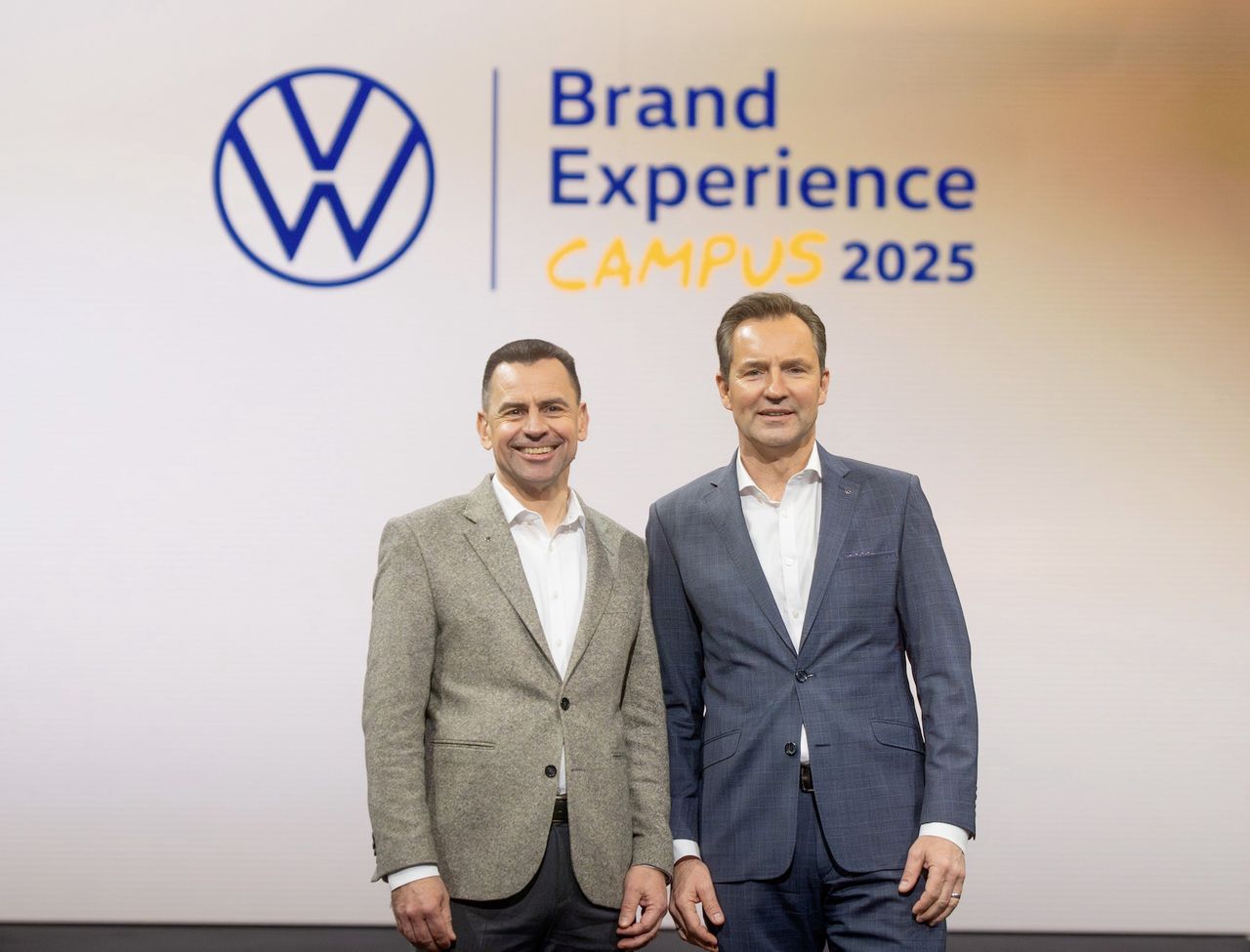 Martin Sander i dyrektor VW Thomas Schäfer na konwencji dealerów