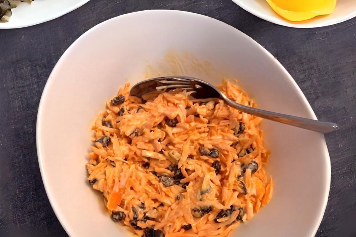 Carrot salad with raisins - Deliciousness